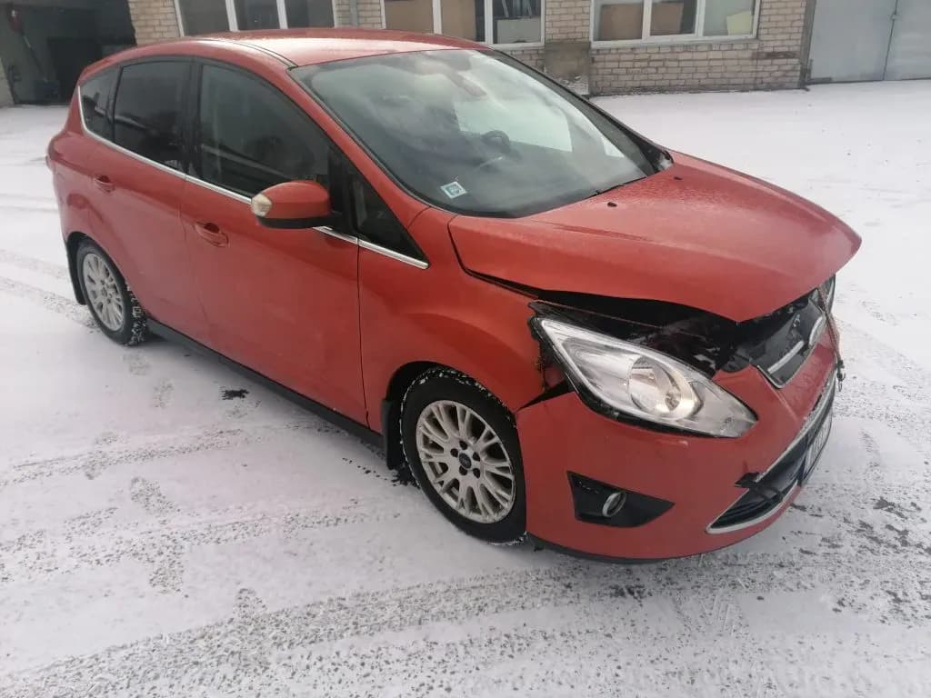 Kuva puretusta autosta 1