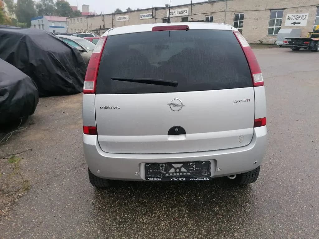 Kuva puretusta autosta 4