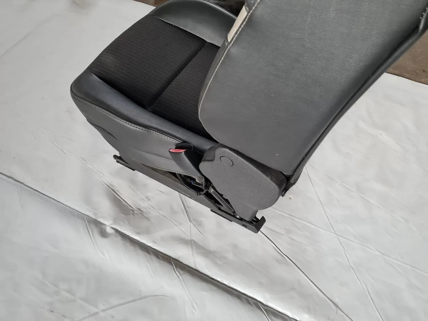 Oikea etuistuin RENAULT SCENIC III 2011 - foto 3