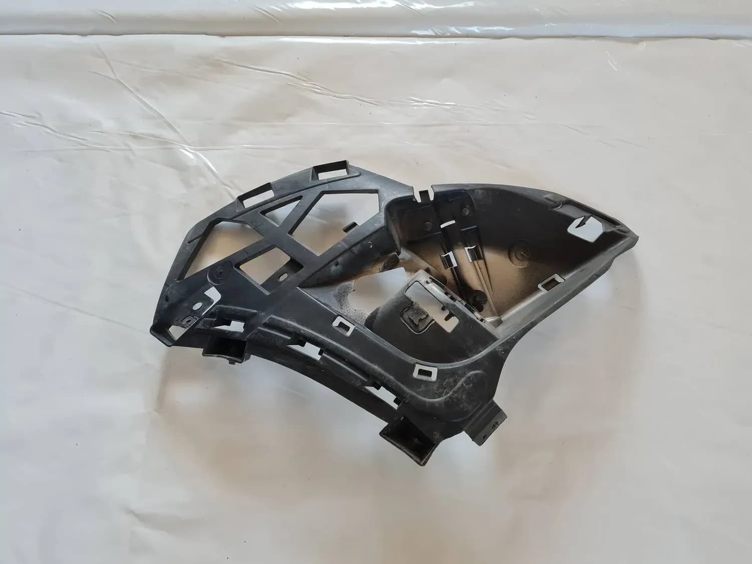Etupuskurin oikea kiinnike RENAULT SCENIC III 2011 - foto 1