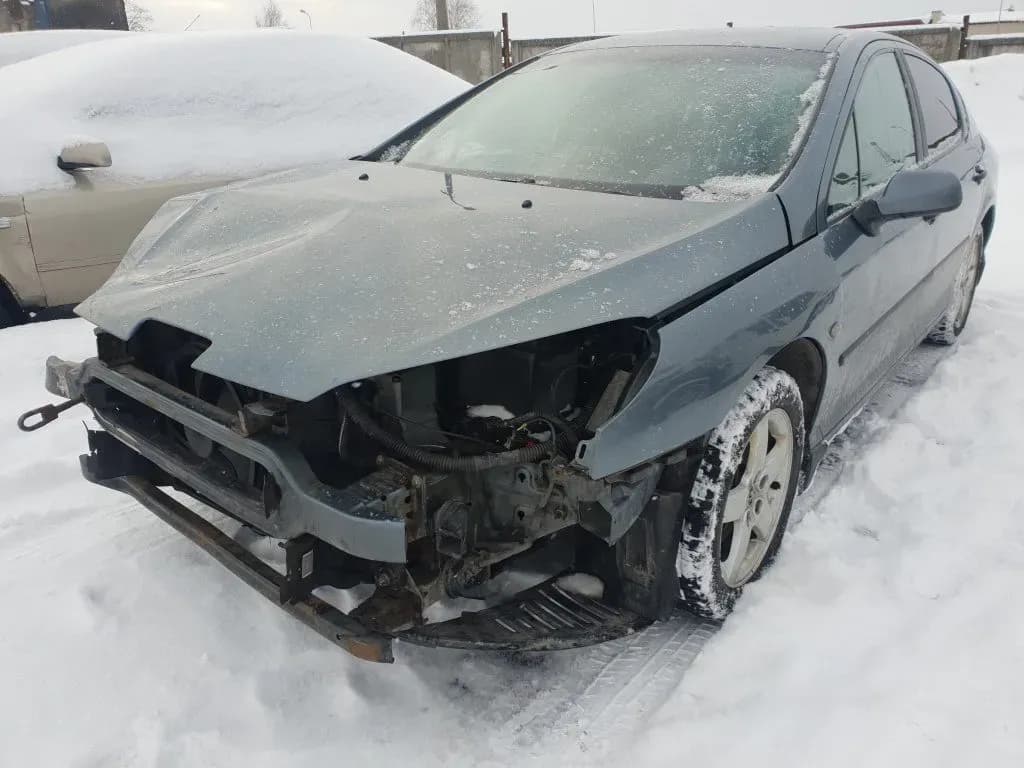 Kuva puretusta autosta 3
