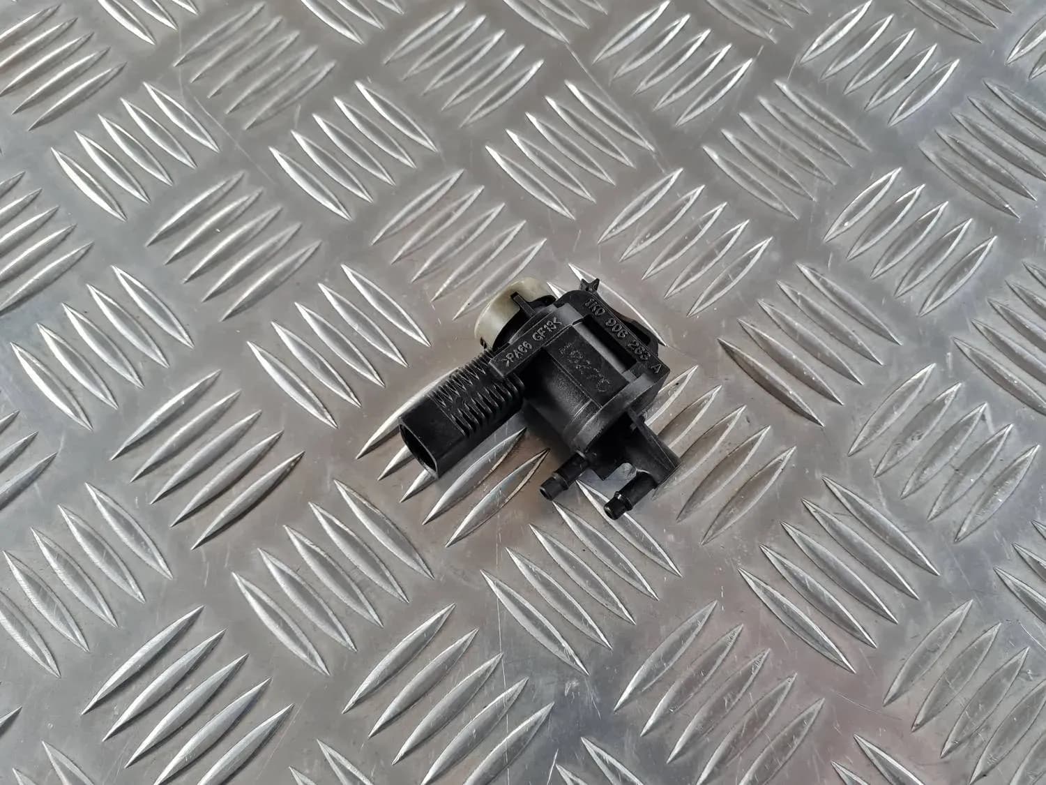 Magneettinen tyhjiöventtiili AUDI A6 2008 - foto 3