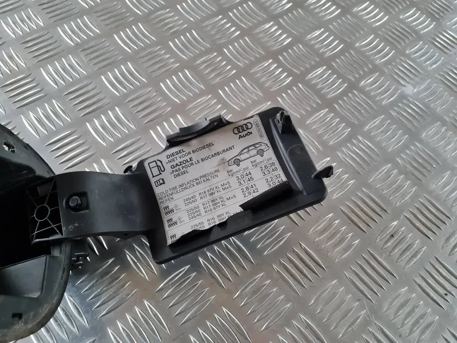 Polttoainesäiliön korkki AUDI A6 2008 - foto 5