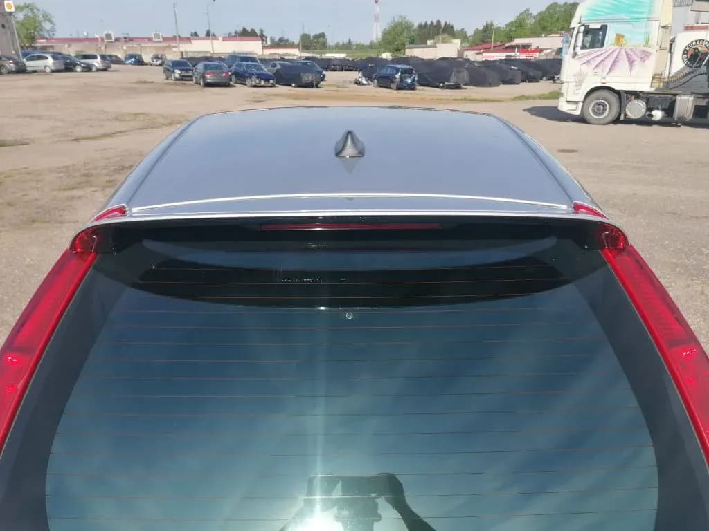 Kuva puretusta autosta 5