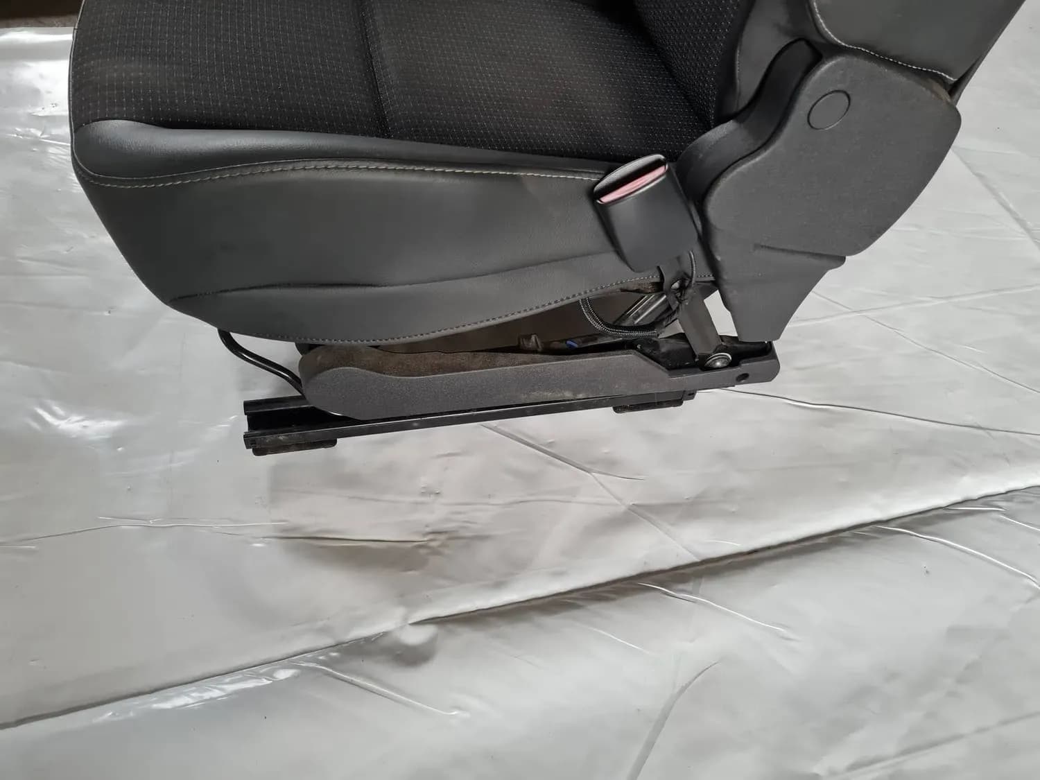 Oikea etuistuin RENAULT SCENIC III 2011 - foto 5