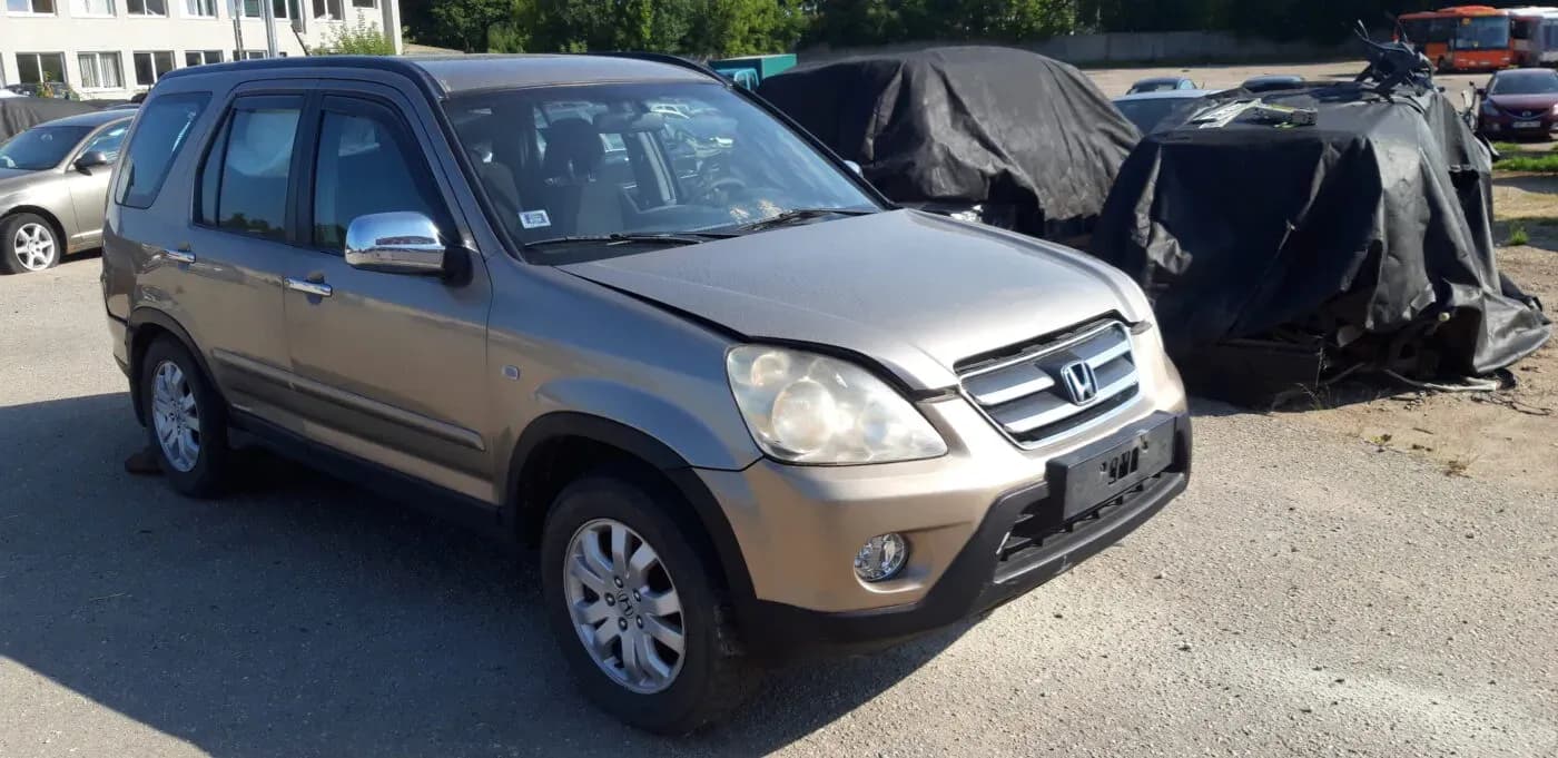 Kuva puretusta autosta 5