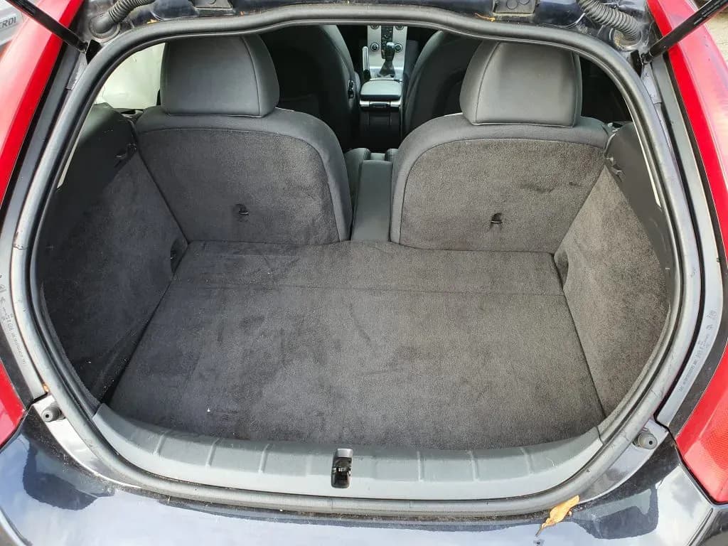 Kuva puretusta autosta 4