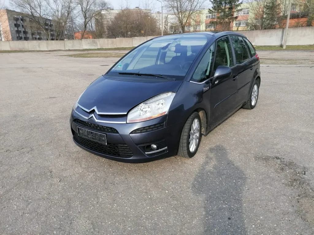 Kuva puretusta autosta 1