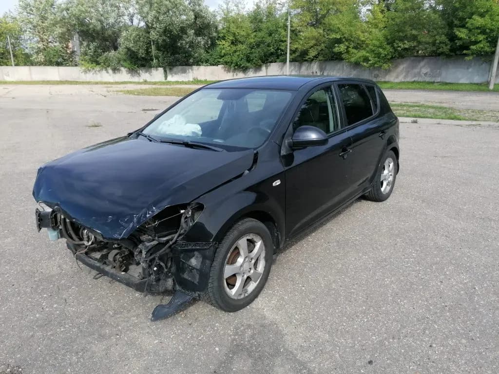 Kuva puretusta autosta 1