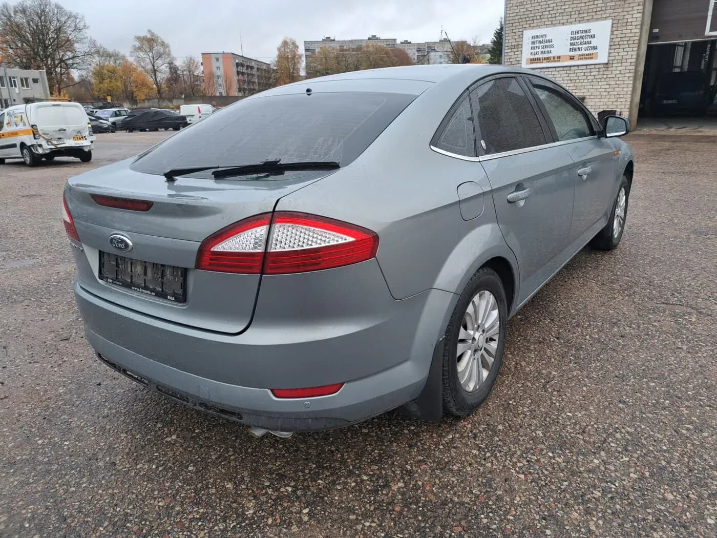 Kuva puretusta autosta 3