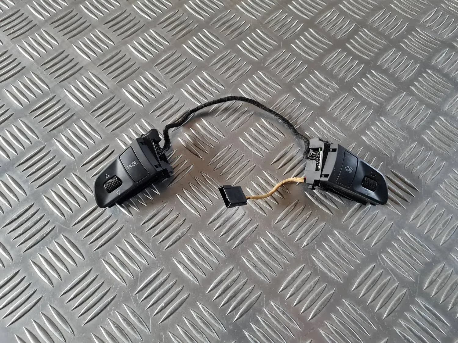 Peräsimen painike AUDI A6 2008 - foto 1