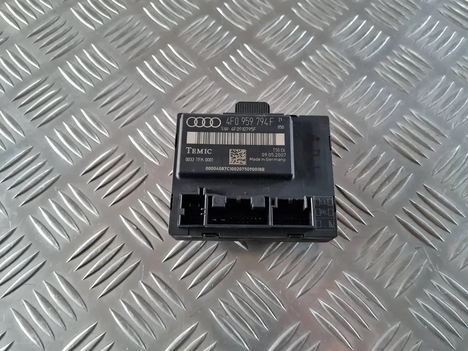 Oikean takaoven ohjausyksikkö AUDI A6 2008