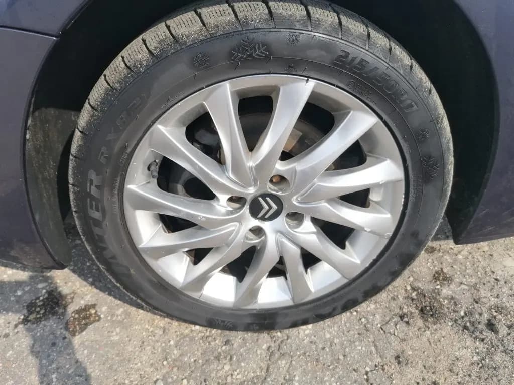 Kuva puretusta autosta 2