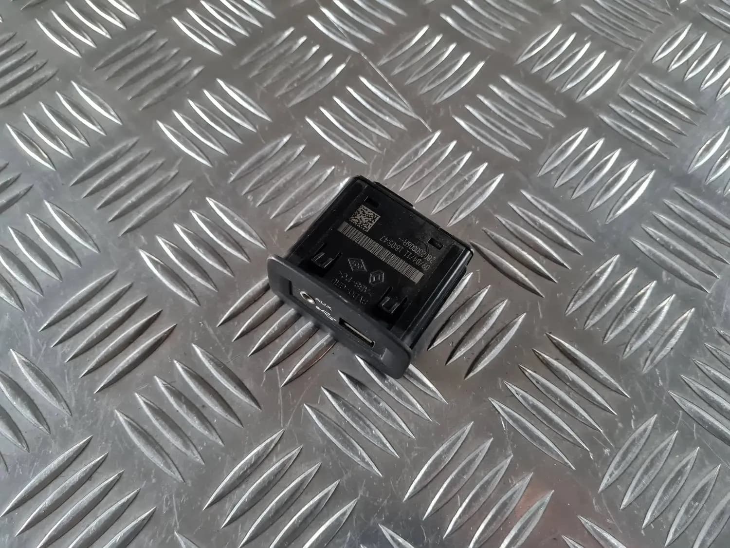 USB/AUX-sovittimet RENAULT SCENIC III 2011 - foto 3