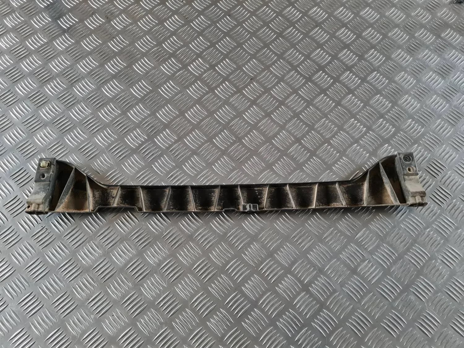 Takapuskurin keskikiinnitys AUDI A6 2008 - foto 3