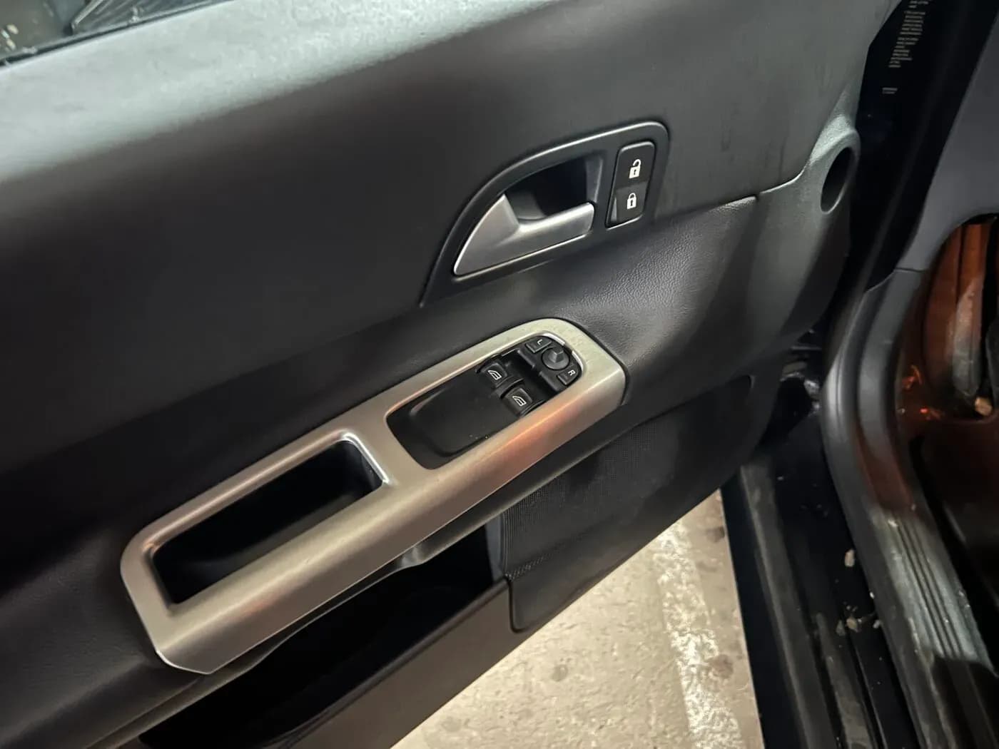 Kuva puretusta autosta 5