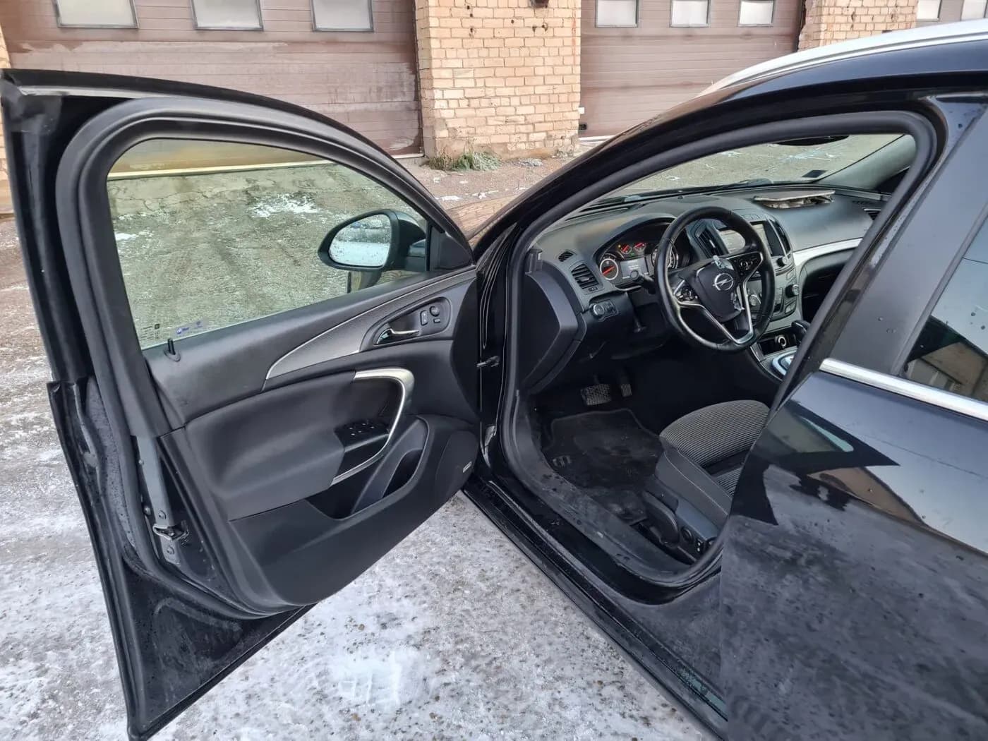 Kuva puretusta autosta 5