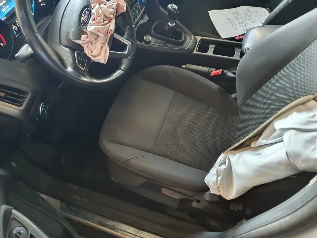 Kuva puretusta autosta 3