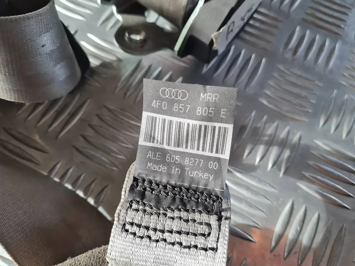 Oikea takaistuimen turvavyö AUDI A6 2008 - foto 2