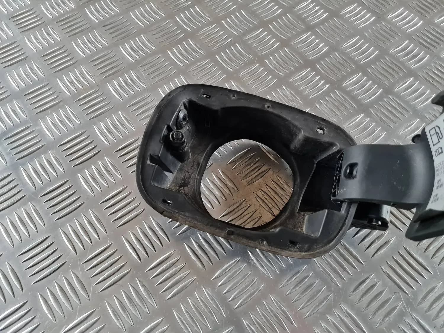Polttoainesäiliön korkki AUDI A6 2008 - foto 4