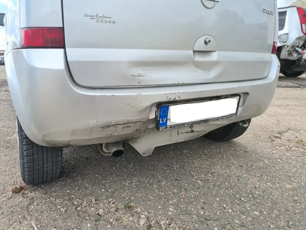Kuva puretusta autosta 5