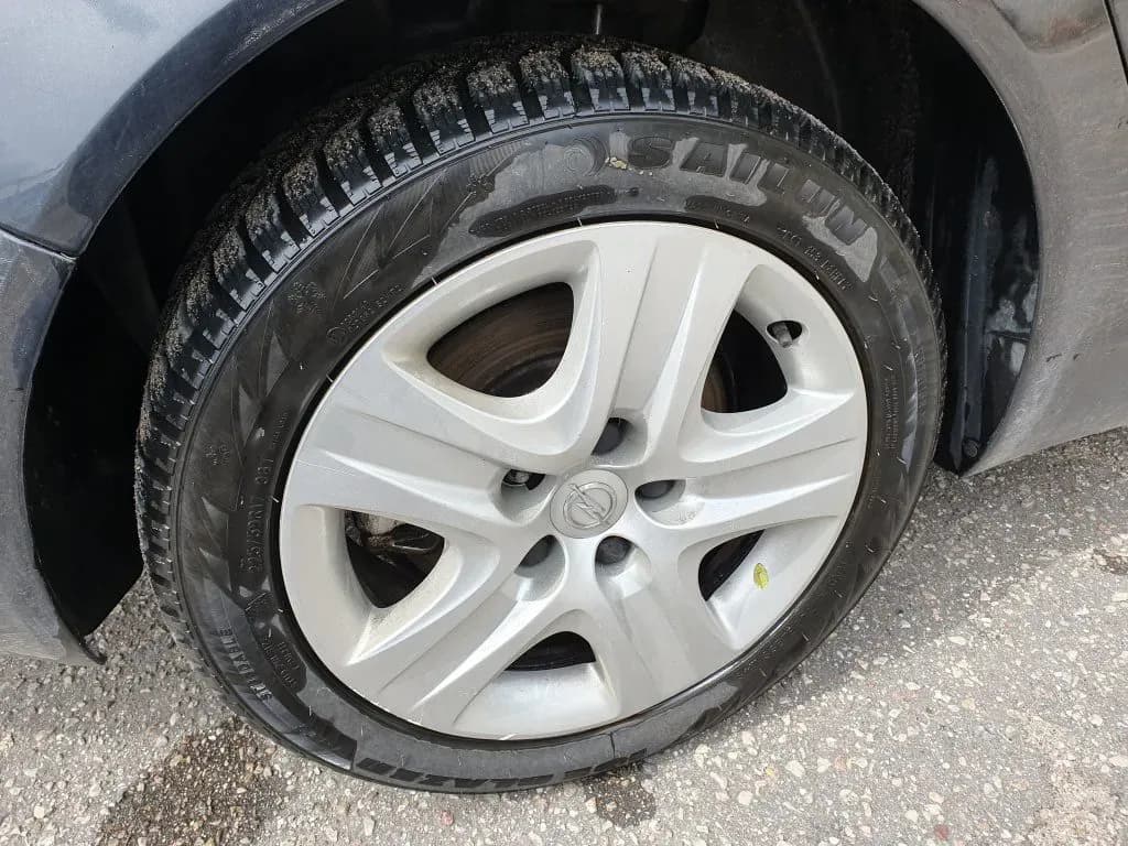 Kuva puretusta autosta 5