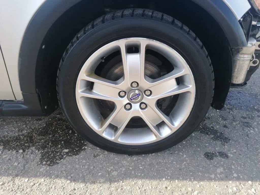 Kuva puretusta autosta 3