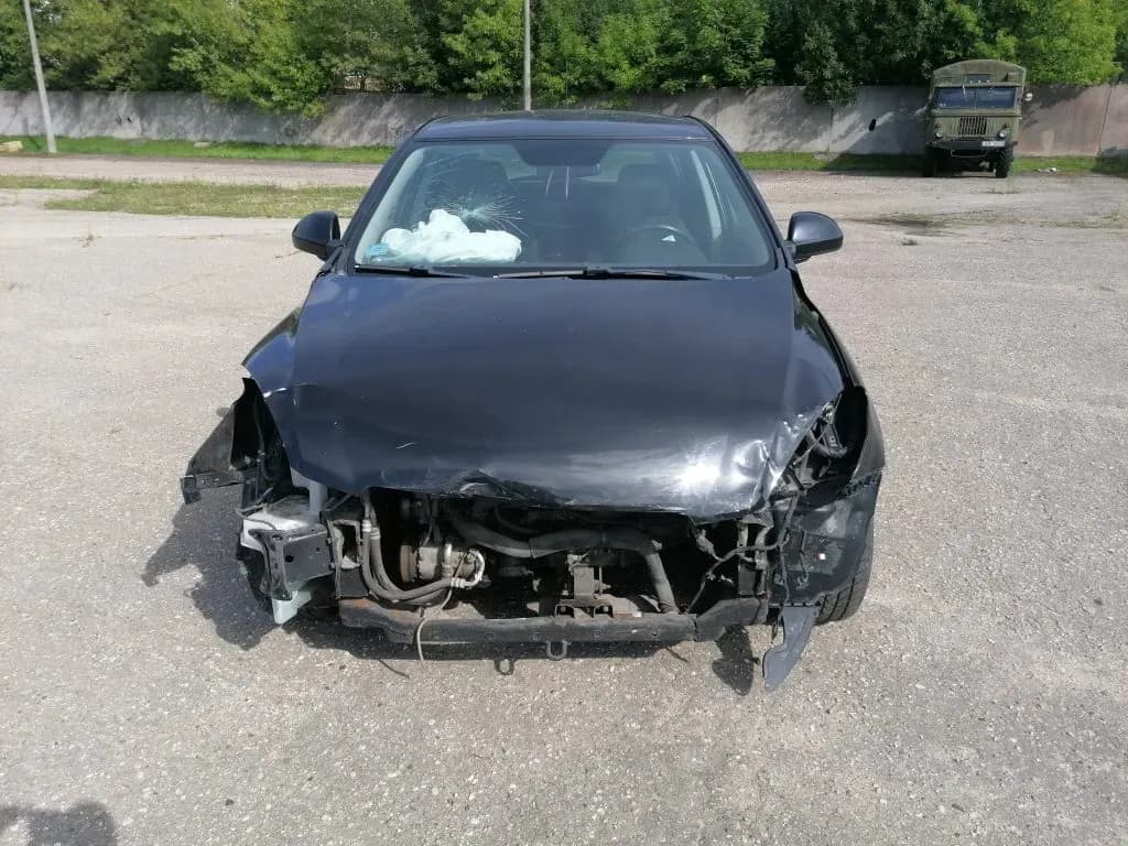 Kuva puretusta autosta 5
