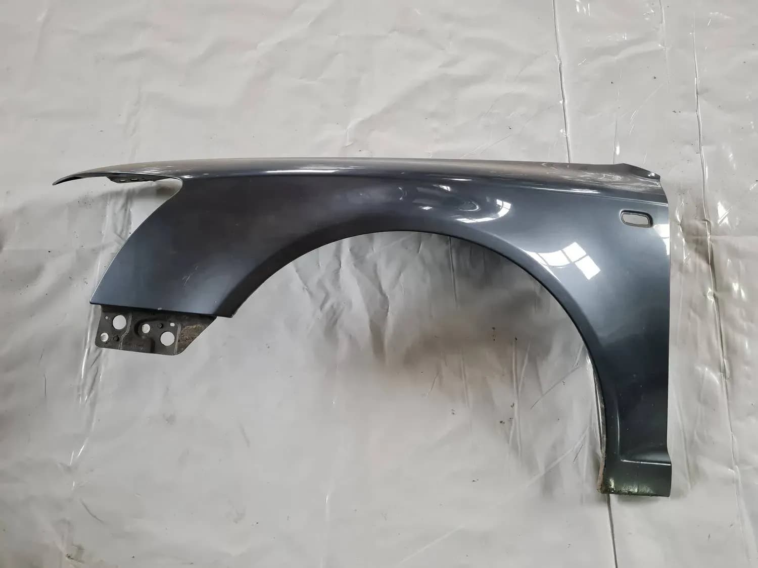 Vasen etusiipi AUDI A6 2008