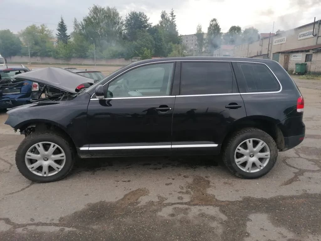 Kuva puretusta autosta 2