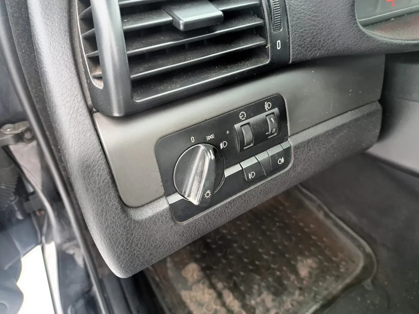 Kuva puretusta autosta 3