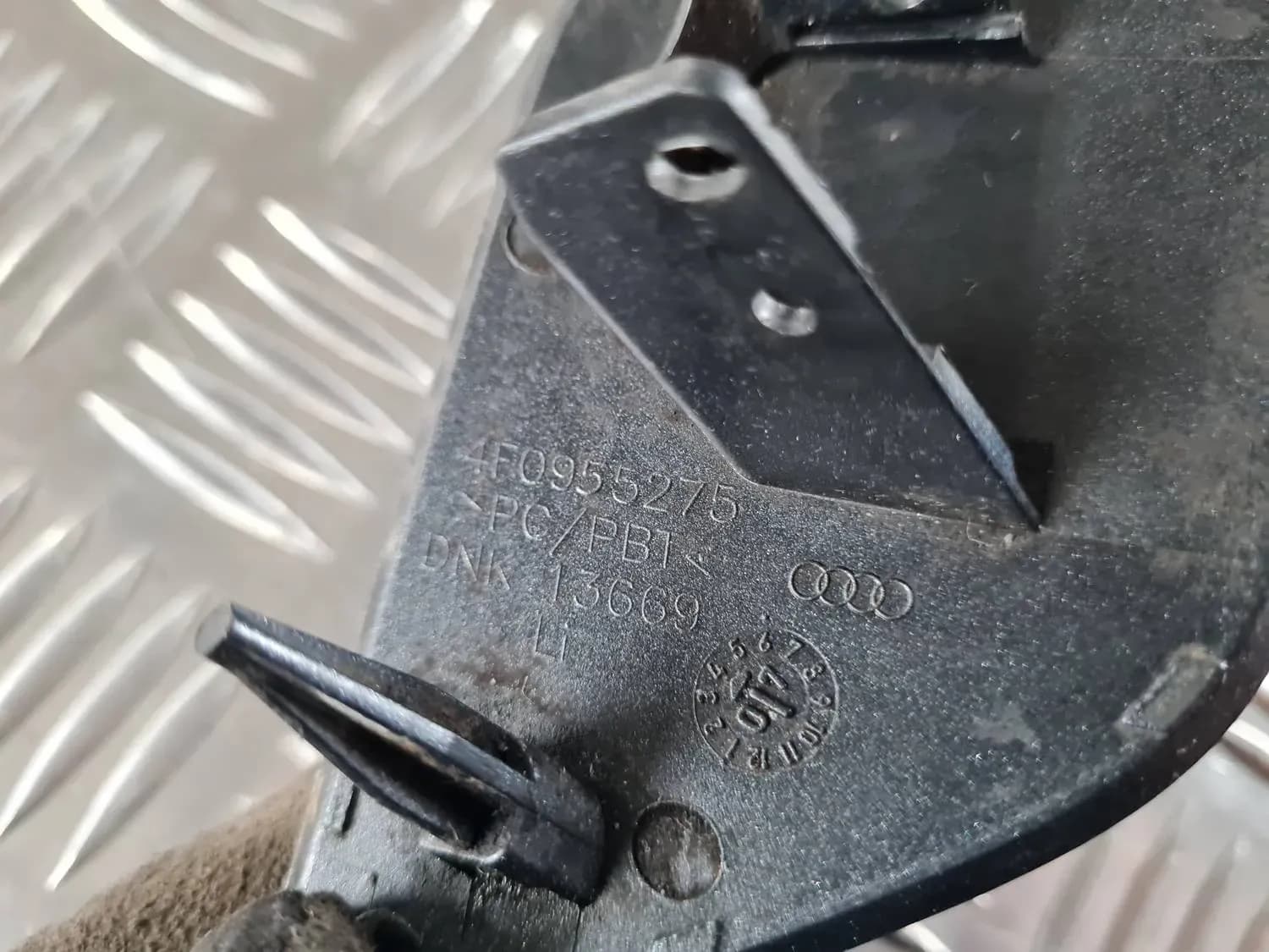 Pesurin suuttimen kansi AUDI A6 2008 - foto 2