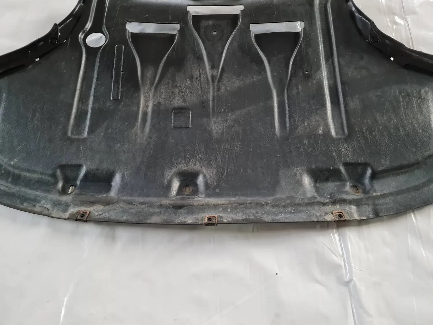 Moottorin suojus AUDI A6 2008 - foto 5