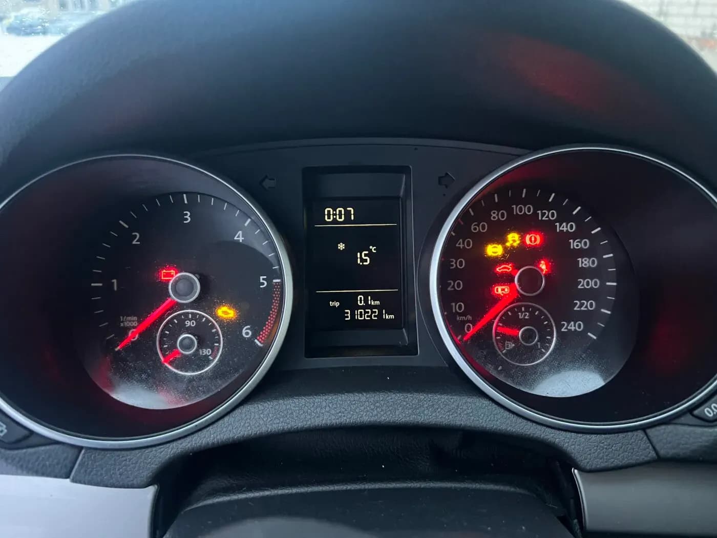 Kuva puretusta autosta 1