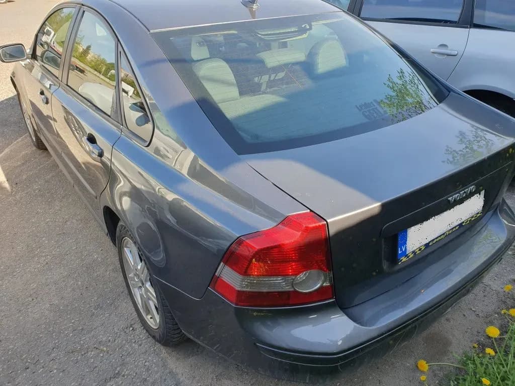 Kuva puretusta autosta 4