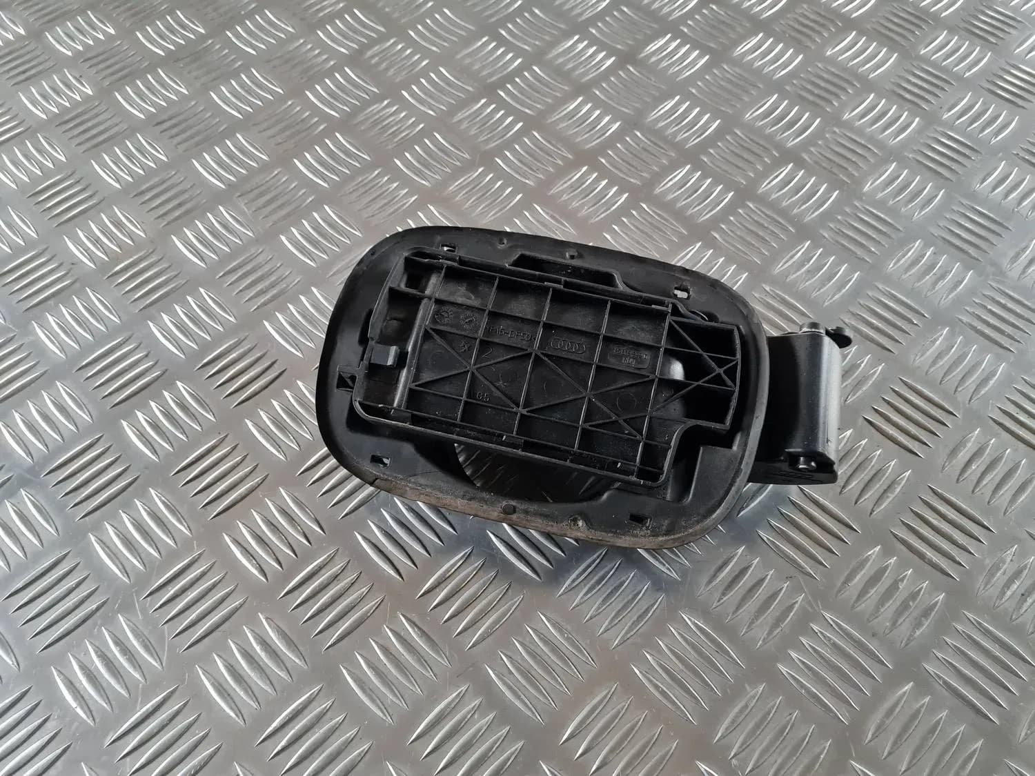 Polttoainesäiliön korkki AUDI A6 2008 - foto 1