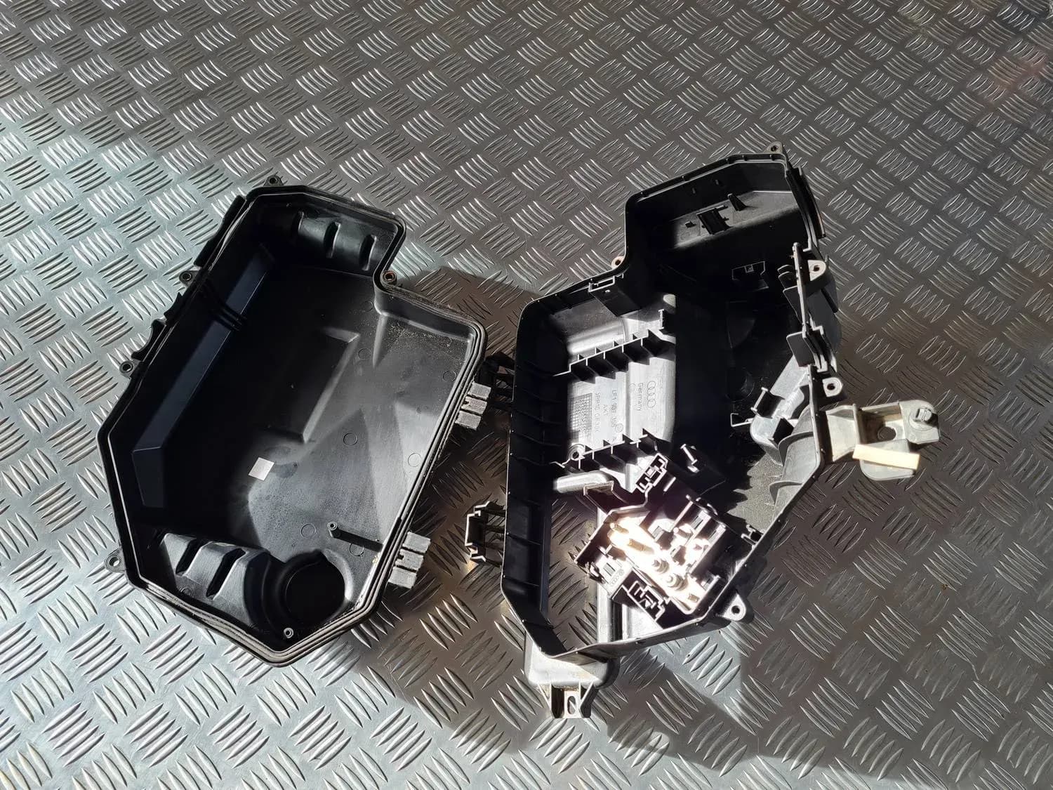Sulakerasian kotelo AUDI A6 2008 - foto 4