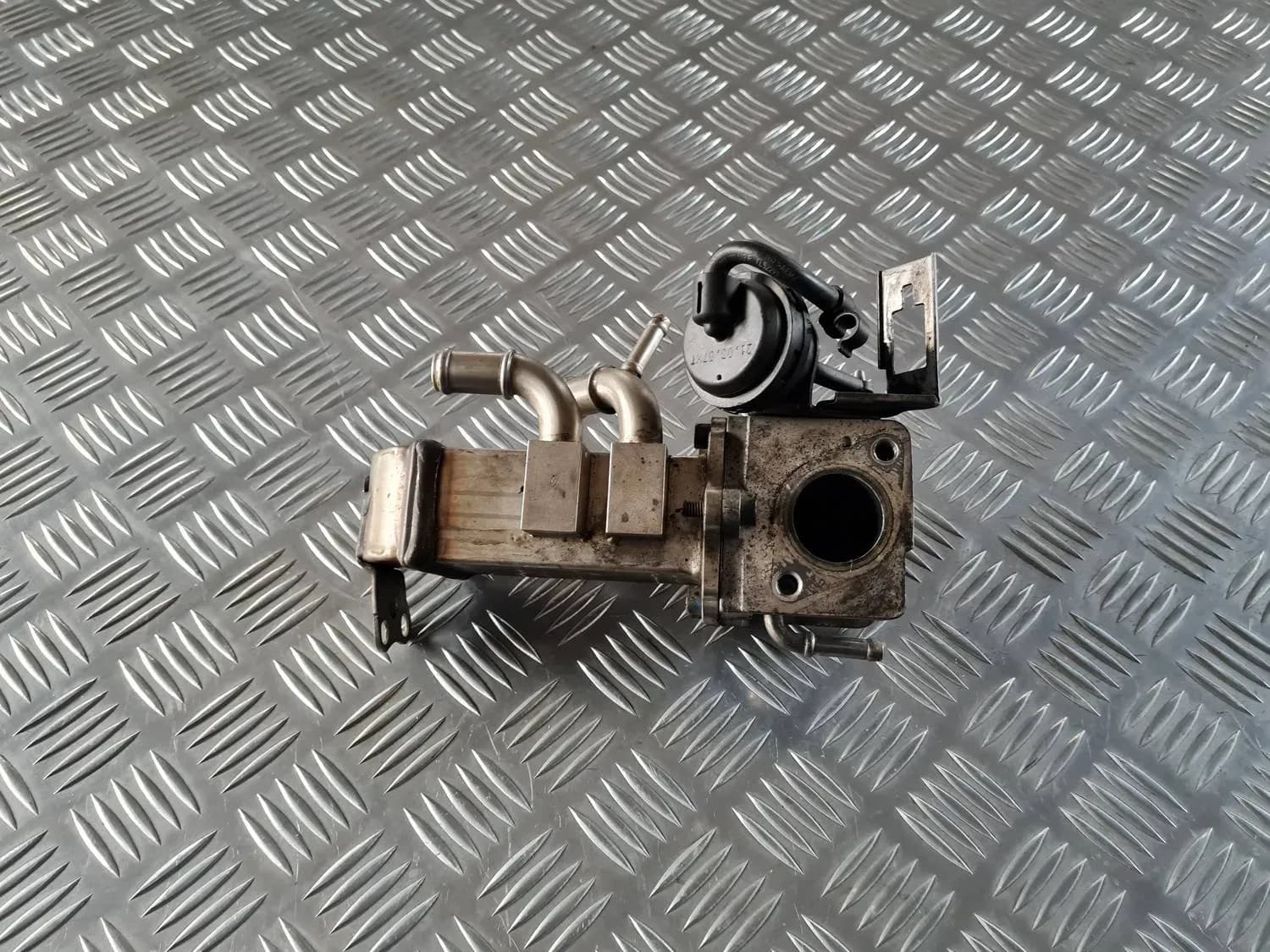 EGR-venttiilin jäähdytin AUDI A6 2008 - foto 2