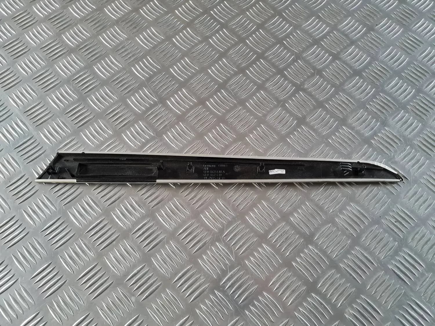 Ovien verhoilupaneelit AUDI A6 2008 - foto 4