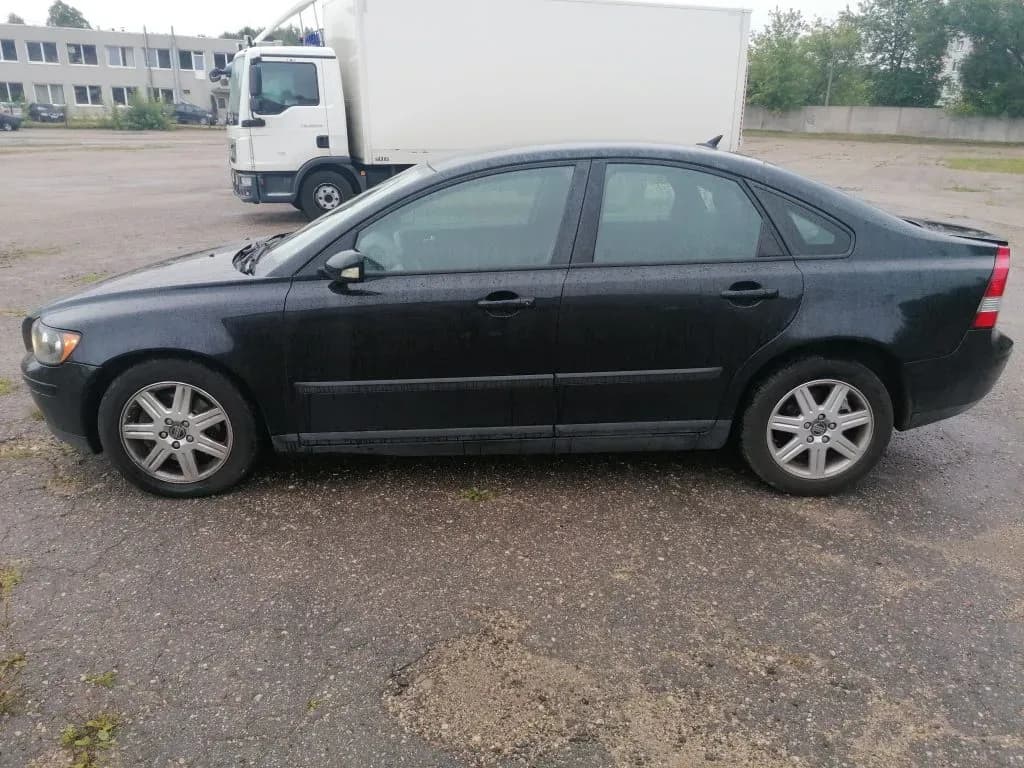 Kuva puretusta autosta 3