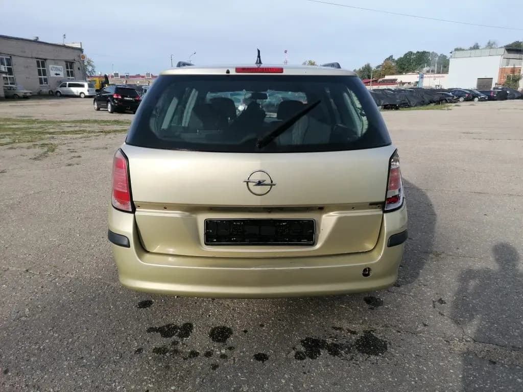 Kuva puretusta autosta 4