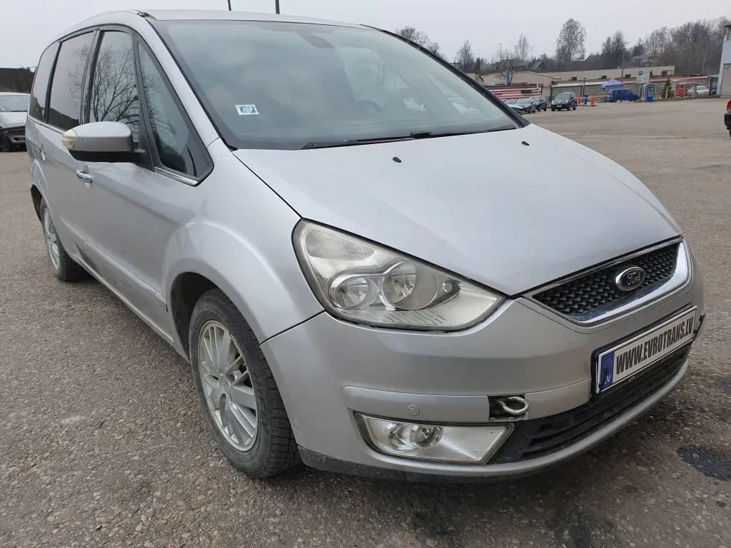 Kuva puretusta autosta 2