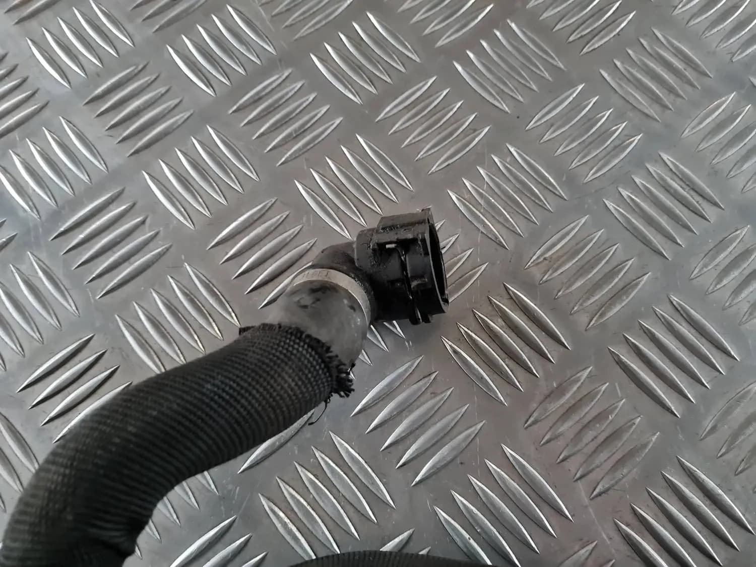 Lämmityspatteriputket AUDI A6 2008 - foto 4