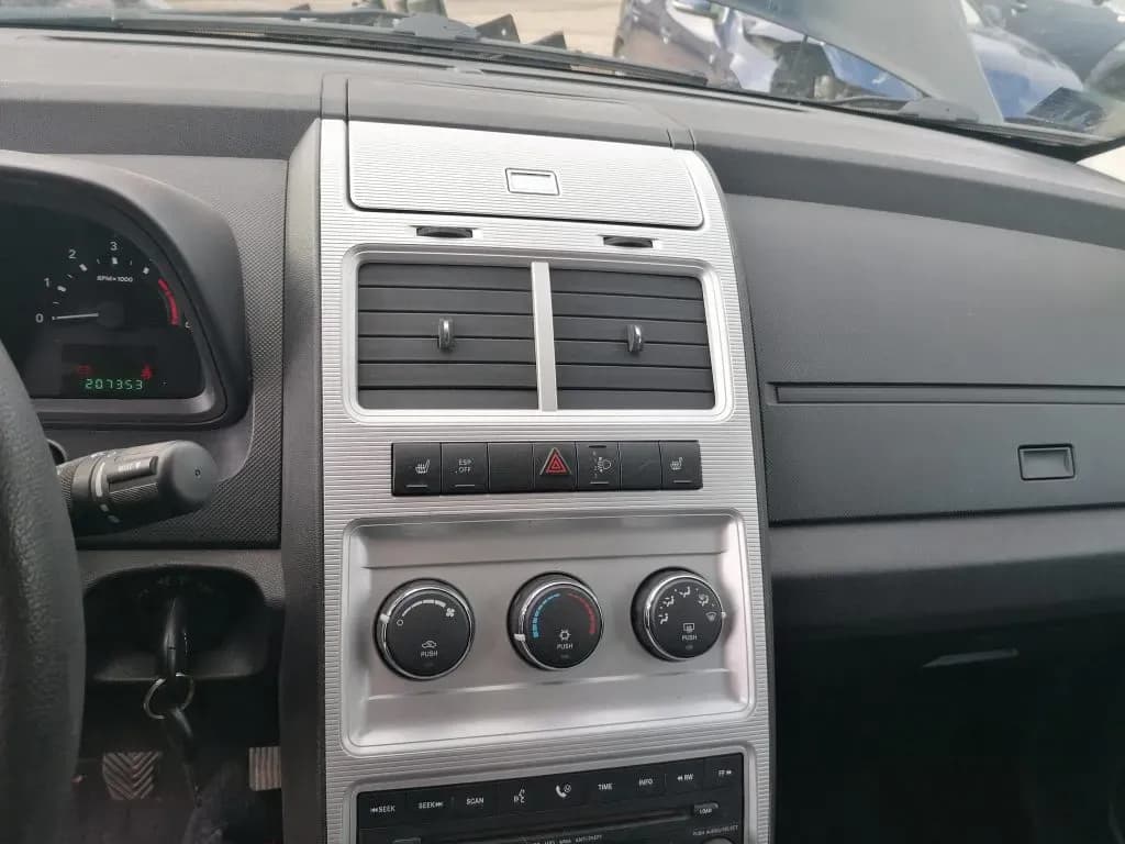 Kuva puretusta autosta 5