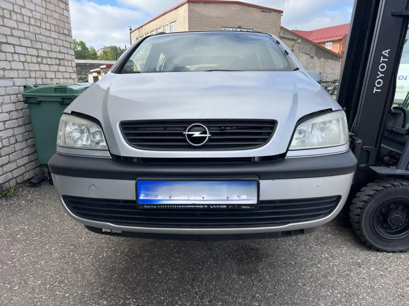 Kuva puretusta autosta 2