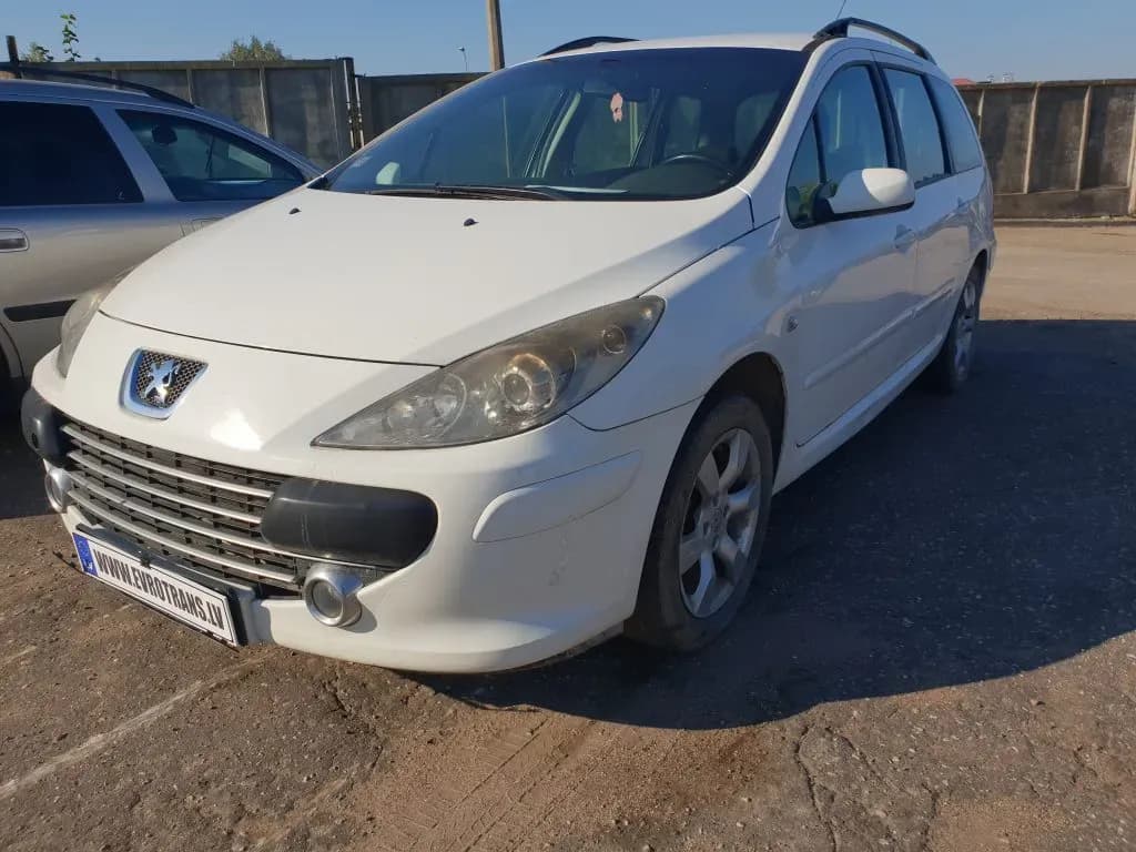Kuva puretusta autosta 2