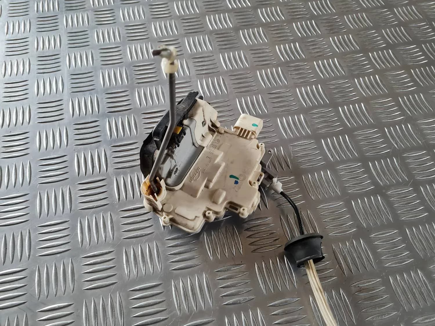 Vasemman etuoven lukko AUDI A6 2008 - foto 3
