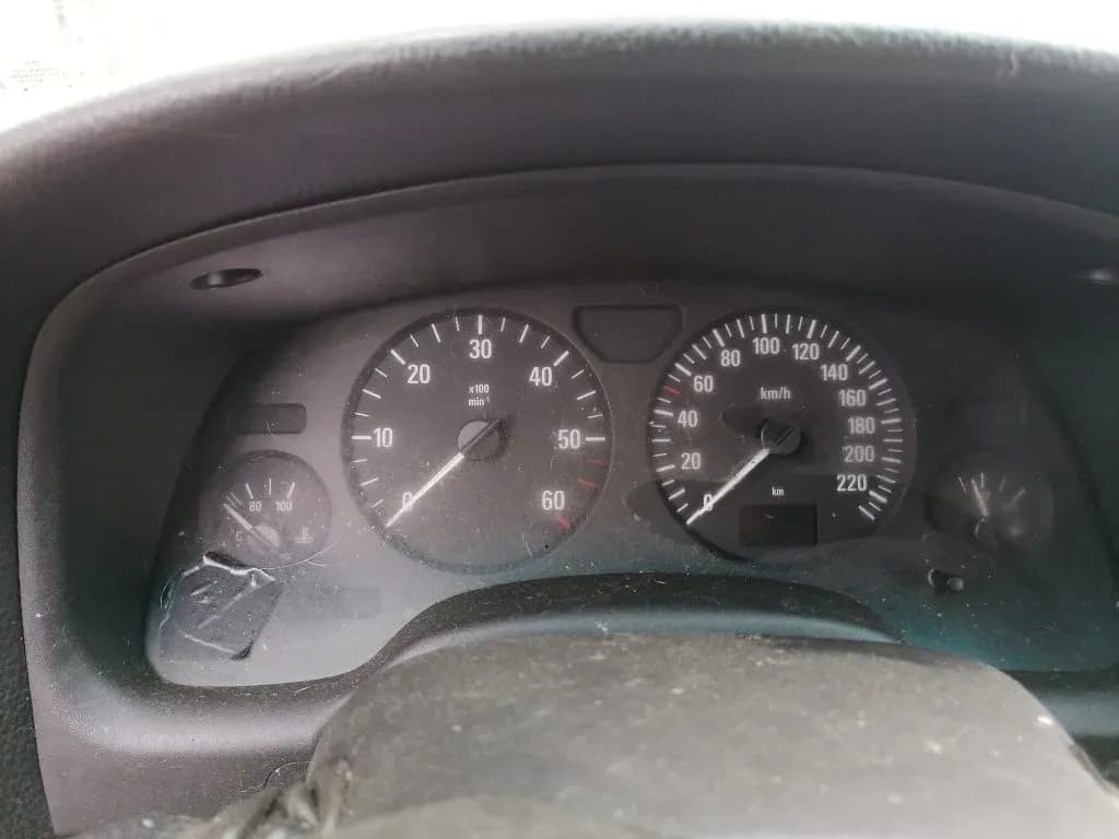 Kuva puretusta autosta 4
