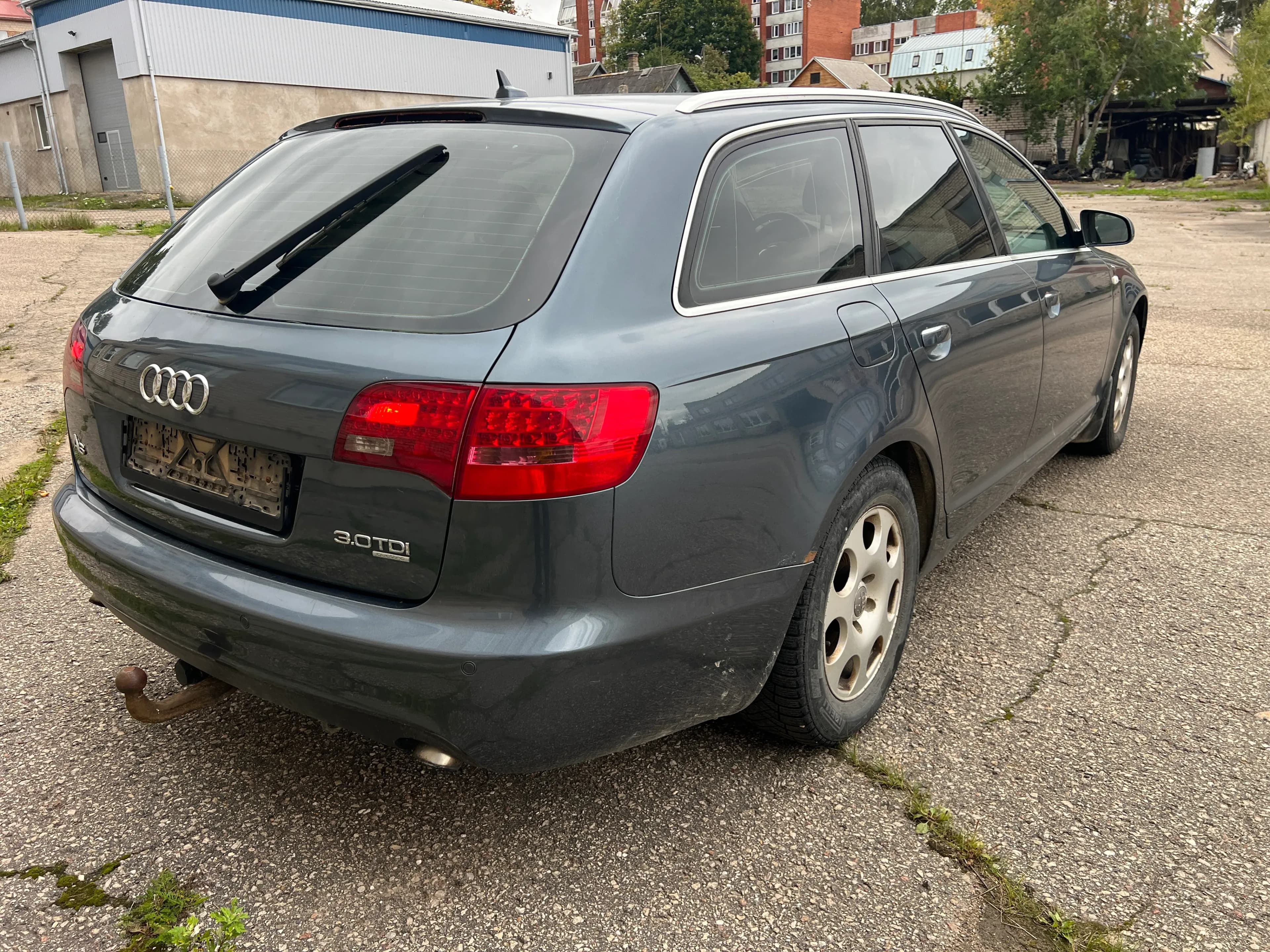 Kuva puretusta autosta 5