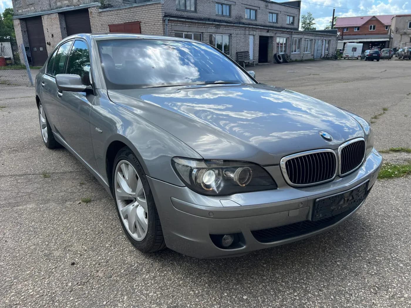 Kuva puretusta autosta 4